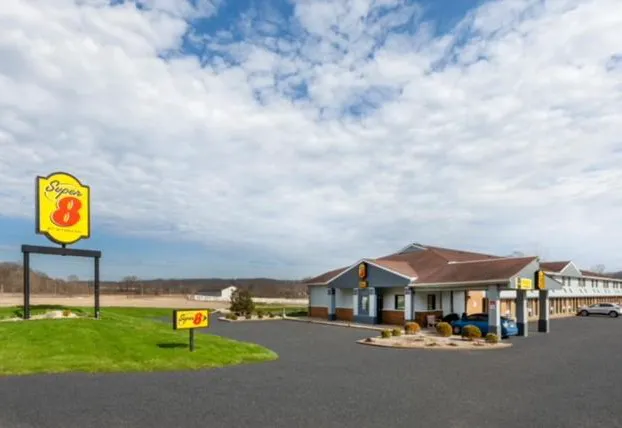 Super 8 by Wyndham Newcomerstown hotel detail image 1