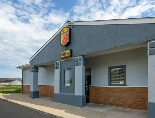 Super 8 by Wyndham Newcomerstown hotel detail image 1