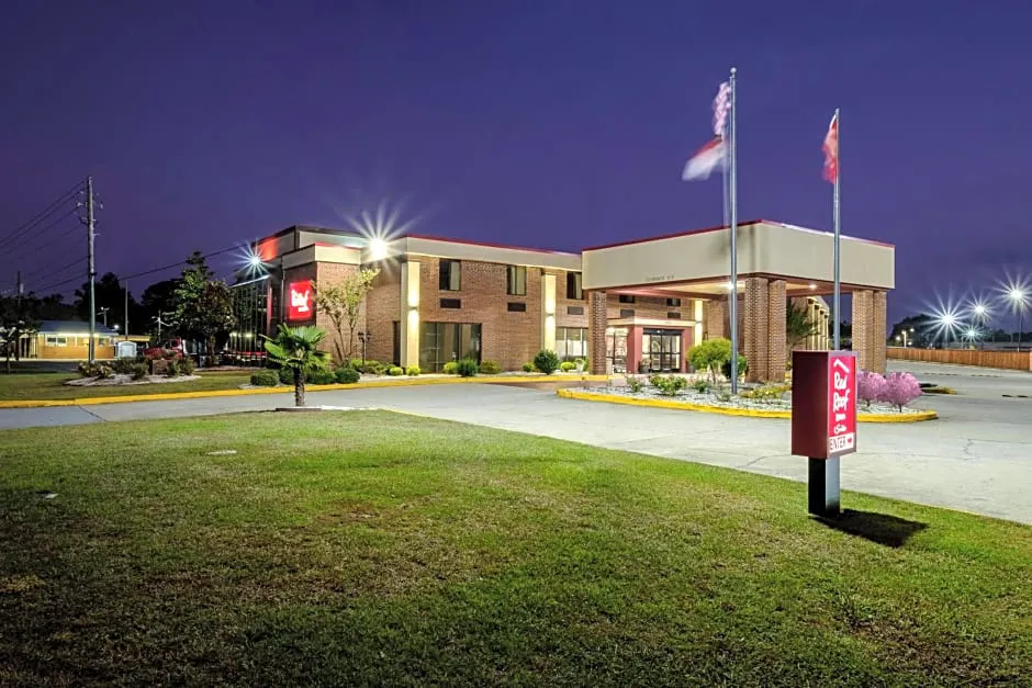 Red Roof Inn & Suites Jacksonville, NC hotel hero