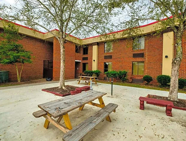 Red Roof Inn & Suites Jacksonville, NC hotel detail image 1