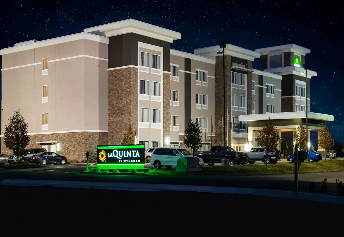La Quinta Inn & Suites by Wyndham Morgantown hotel hero