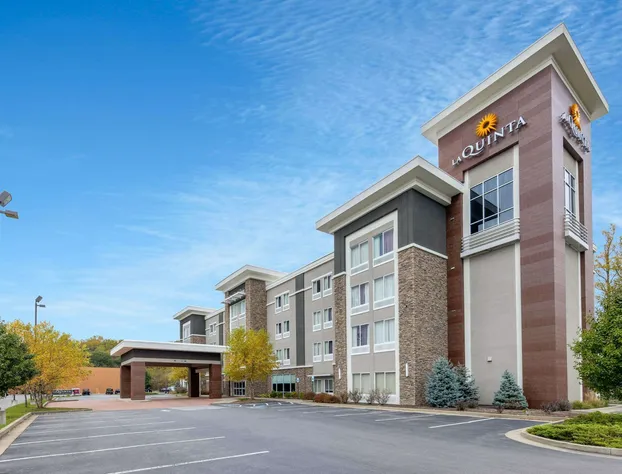 La Quinta Inn & Suites by Wyndham Morgantown hotel detail image 1