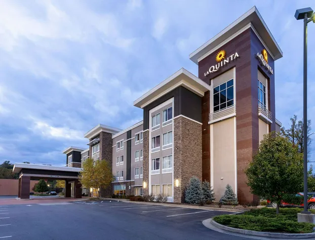 La Quinta Inn & Suites by Wyndham Morgantown hotel detail image 2