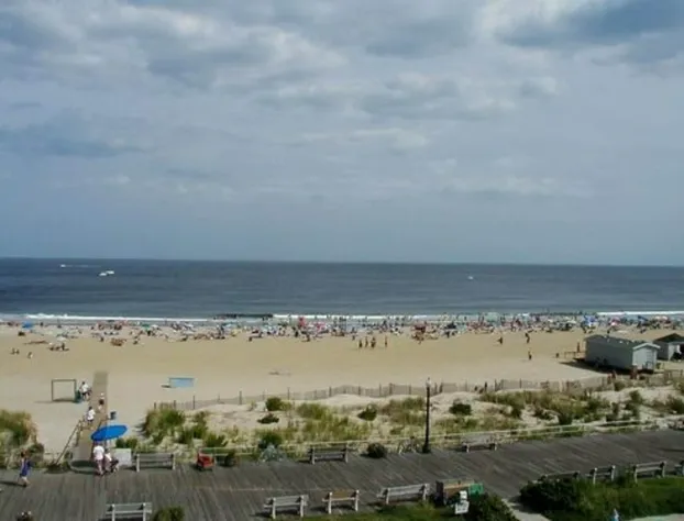 The Ocean Plaza hotel detail image 2