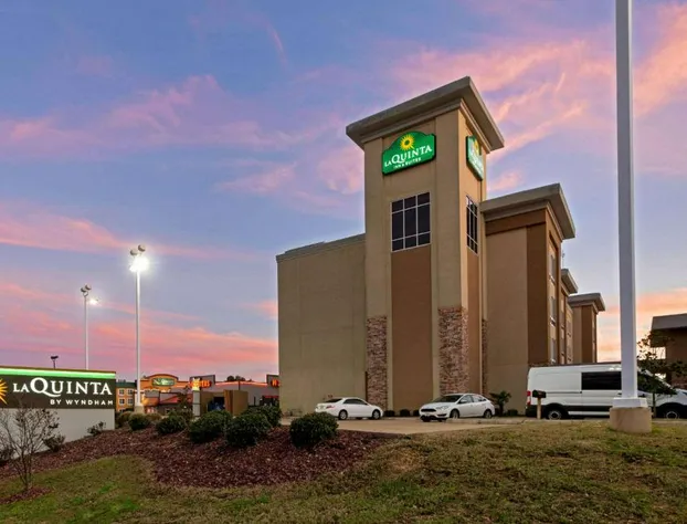 La Quinta Inn & Suites by Wyndham West Monroe hotel detail image 1