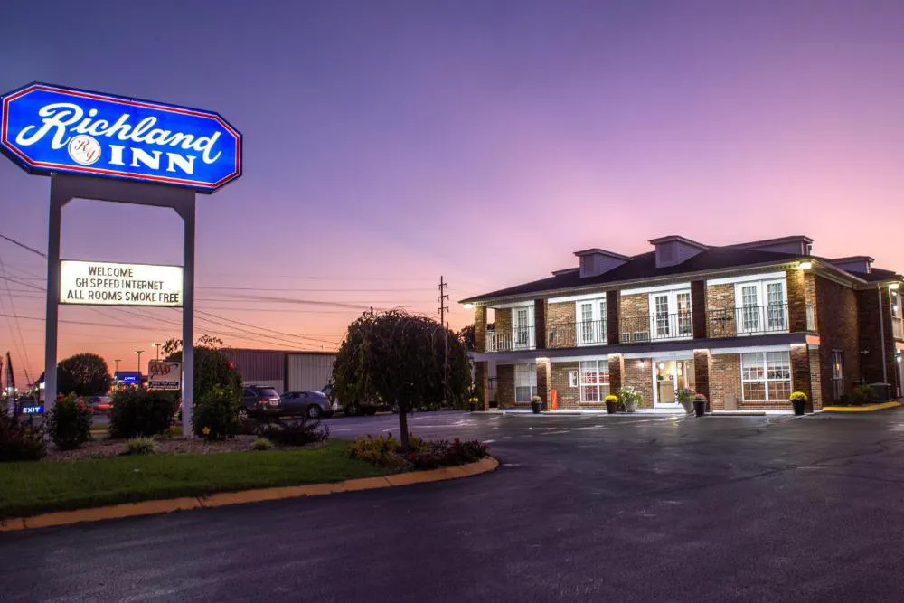 Richland Inn Lawrenceburg hotel hero