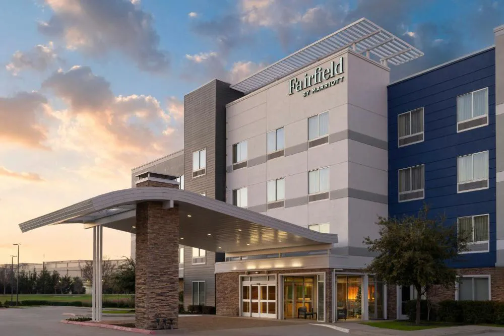 Fairfield Inn & Suites Dallas West/i-30 hotel hero