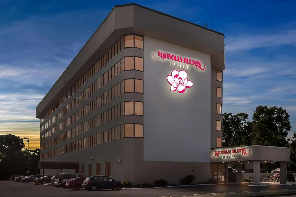 Magnolia Bluffs, BW Signature Collection hotel hero