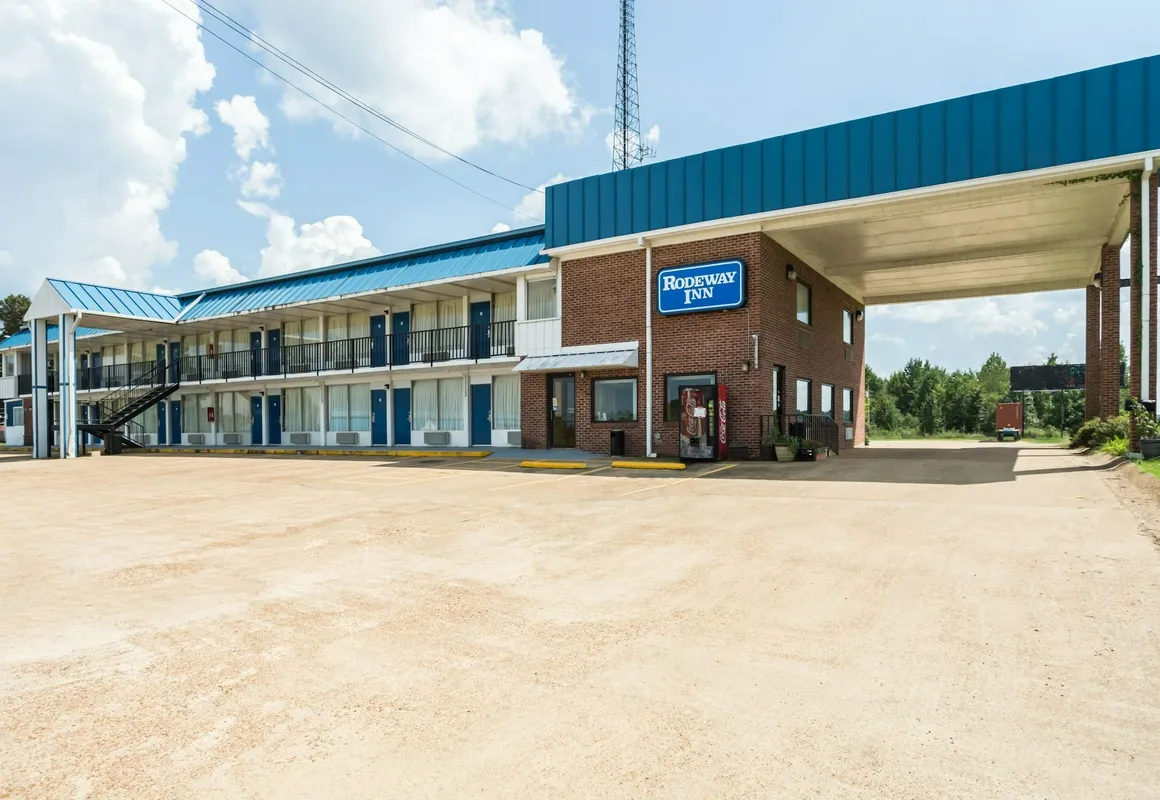 Rodeway Inn hotel hero