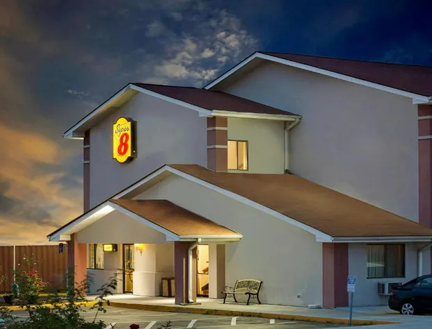 Super 8 by Wyndham Waynesboro hotel detail image 1