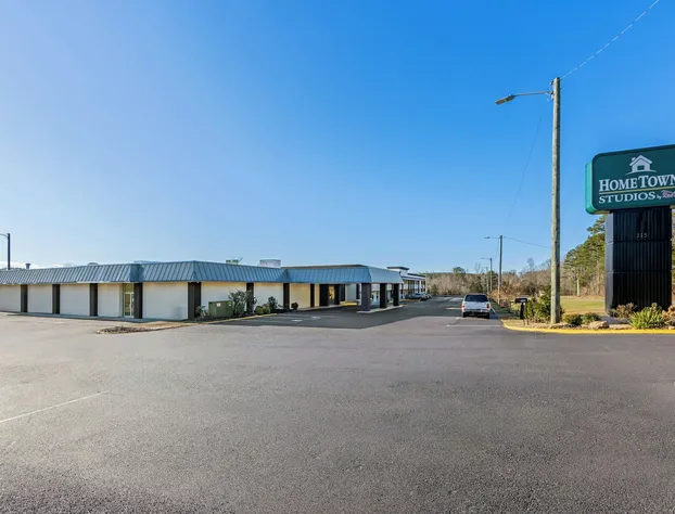 HomeTowne Studios by Red Roof Athens, TN hotel detail image 1