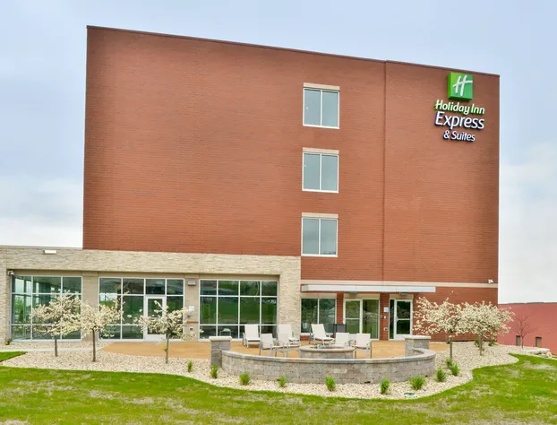 Holiday Inn Express & Suites Madison by IHG hotel detail image 2