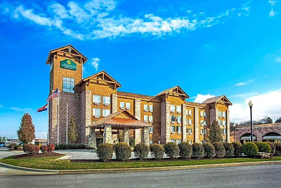 Angler's Lodge Hollister hotel hero