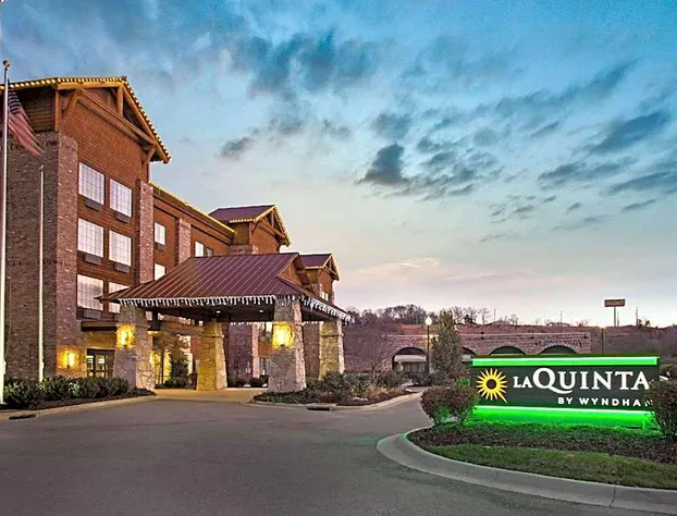 Angler's Lodge Hollister hotel detail image 3