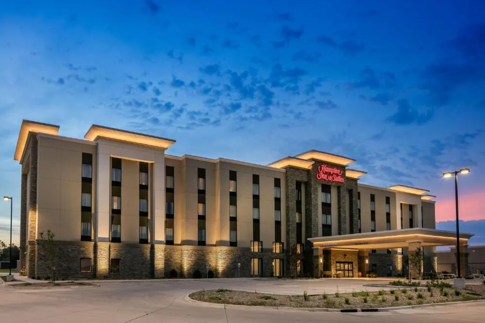 Hampton Inn & Suites Mason City hotel hero