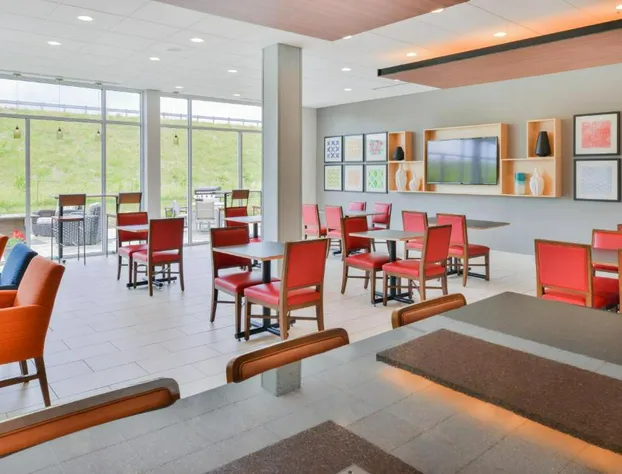 Holiday Inn Express & Suites Salem by IHG hotel detail image 2