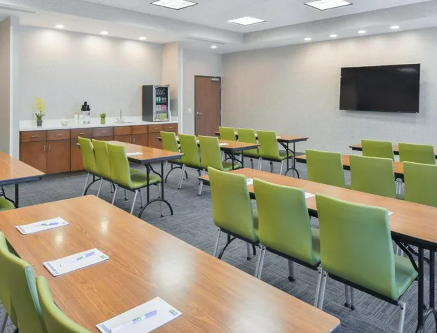 Holiday Inn Express & Suites Salem by IHG hotel detail image 3