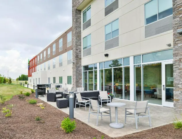 Holiday Inn Express & Suites Salem by IHG hotel detail image 1