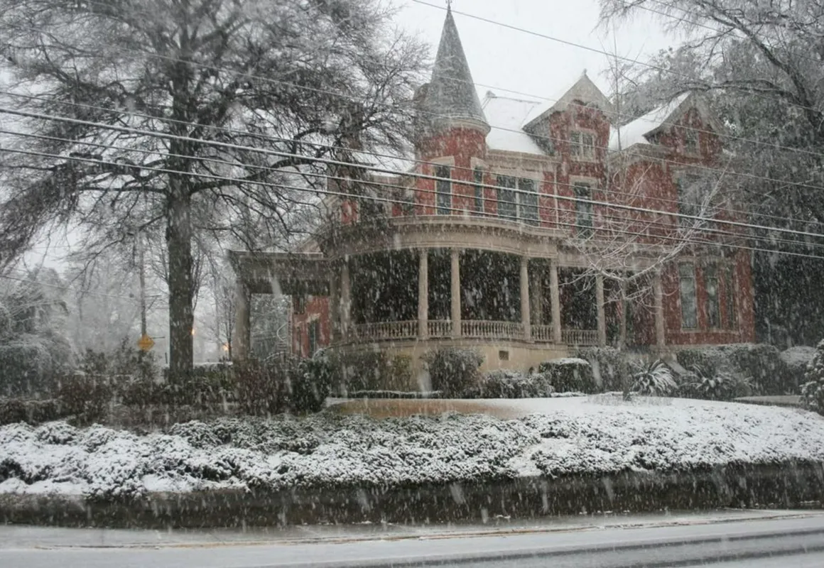 Burke Mansion hotel hero