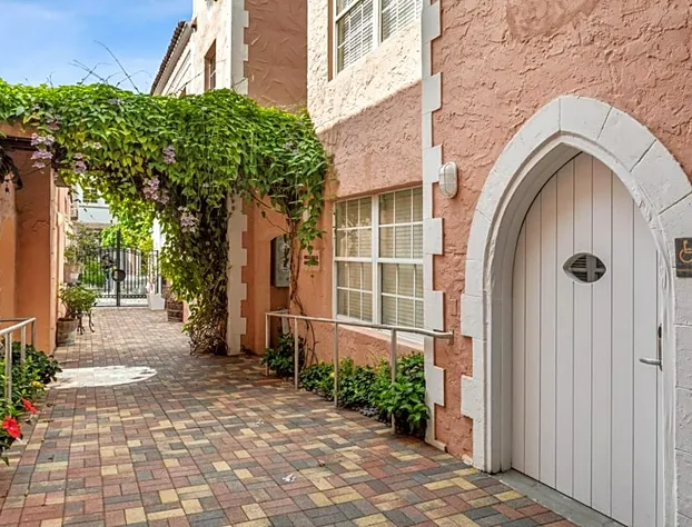 Kasa El Paseo Miami Beach hotel detail image 4