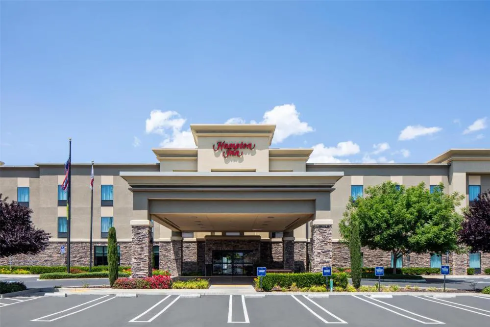 Hampton Inn Turlock hotel hero