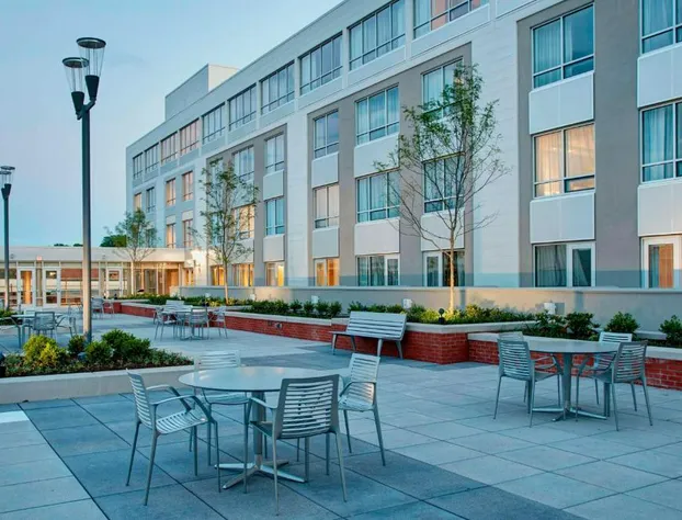 Courtyard by Marriott Erie Bayfront hotel detail image 2