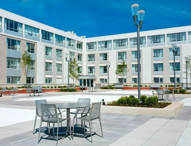 Courtyard by Marriott Erie Bayfront hotel detail image 3