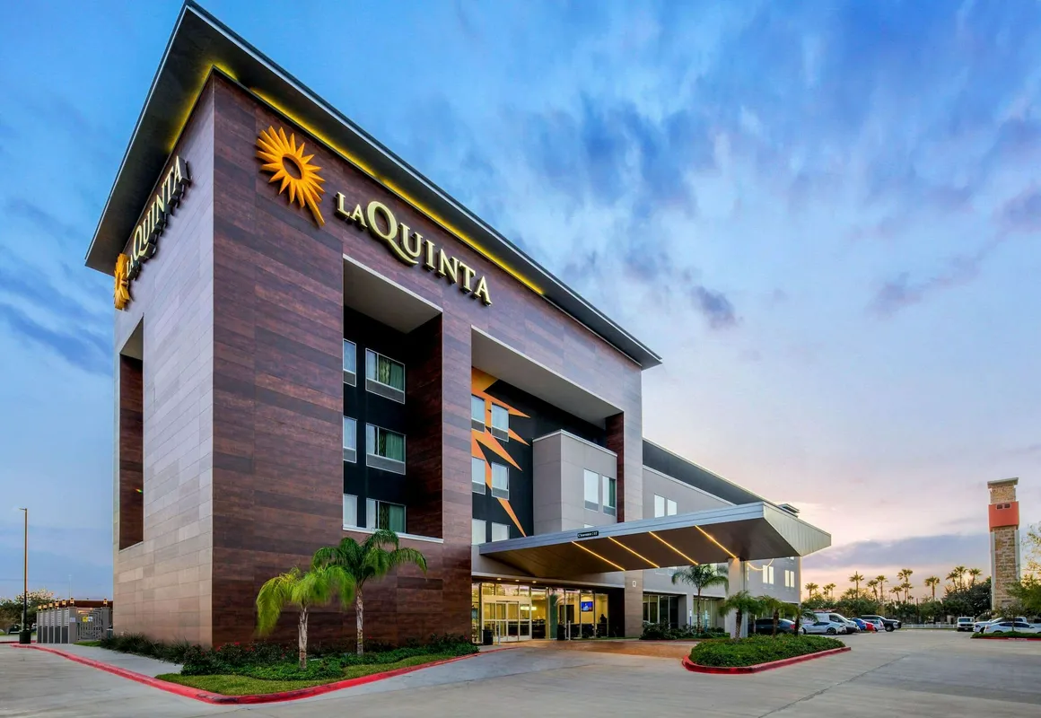 La Quinta Inn & Suites by Wyndham McAllen Convention Center hotel hero