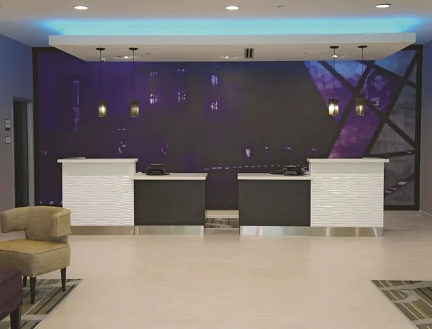 La Quinta Inn & Suites by Wyndham McAllen Convention Center hotel detail image 3