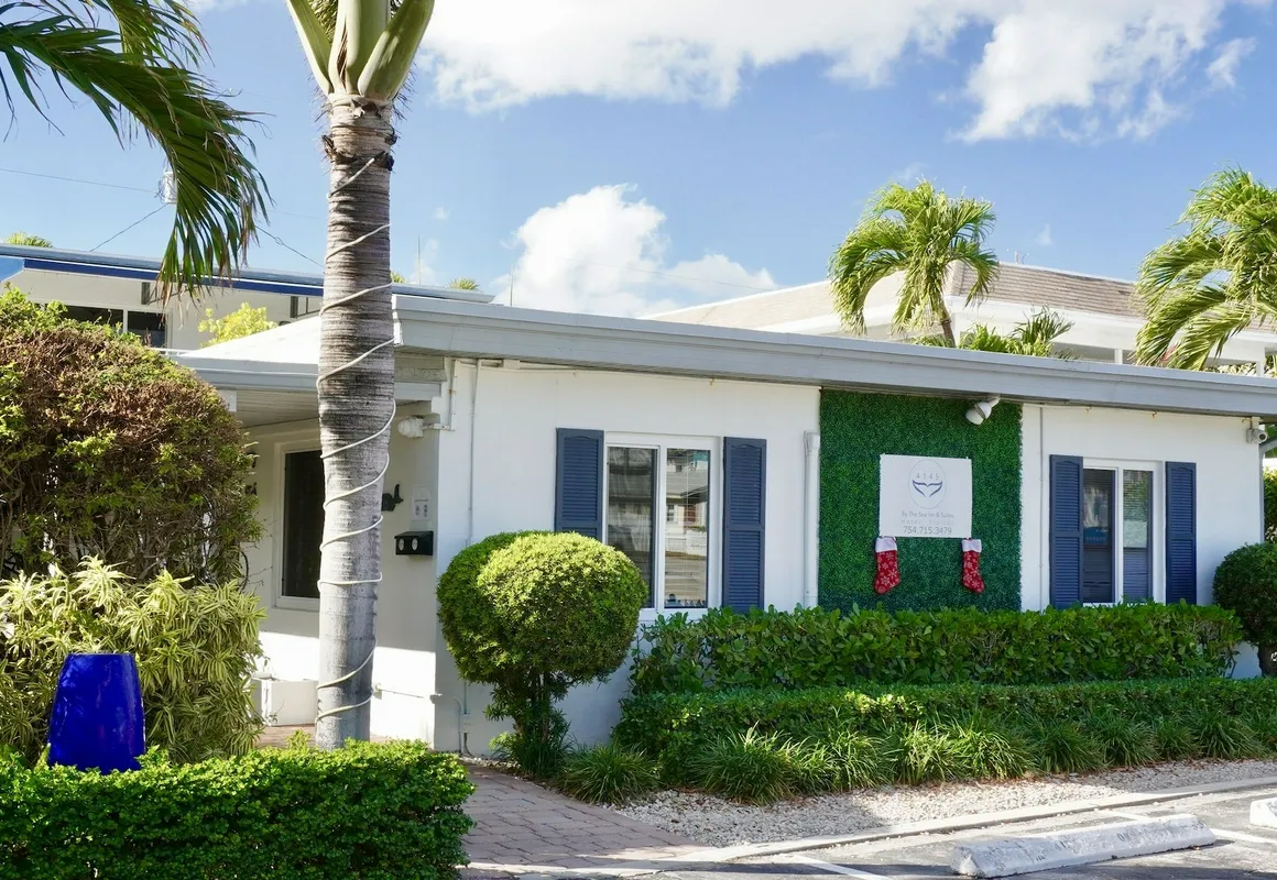 4145 By The Sea Inn & Suites hotel hero