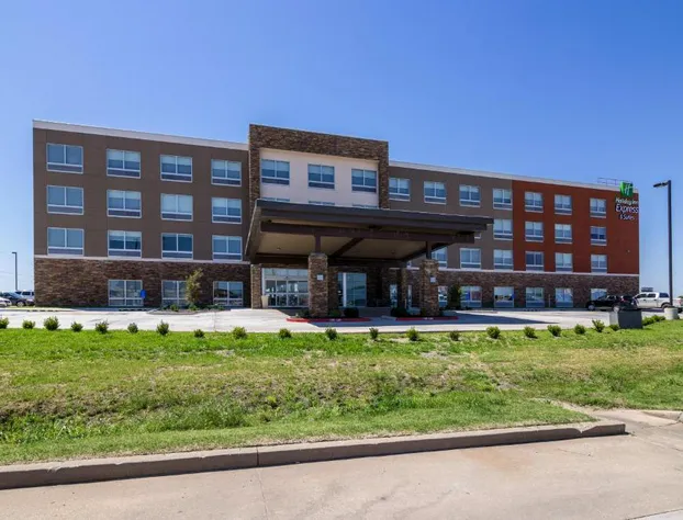 Holiday Inn Express & Suites Blackwell by IHG hotel detail image 2