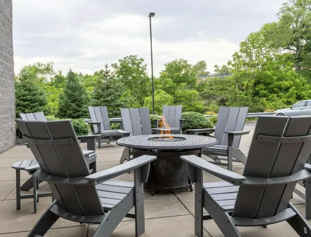 Hampton Inn & Suites North Huntingdon-Irwin hotel detail image 2