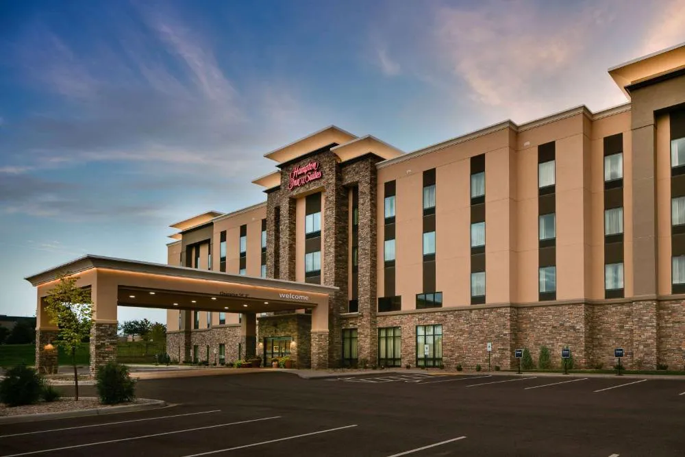 Hampton Inn & Suites Hudson hotel hero