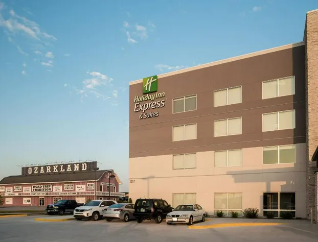 Holiday Inn Express & Suites Kingdom City by IHG hotel detail image 1