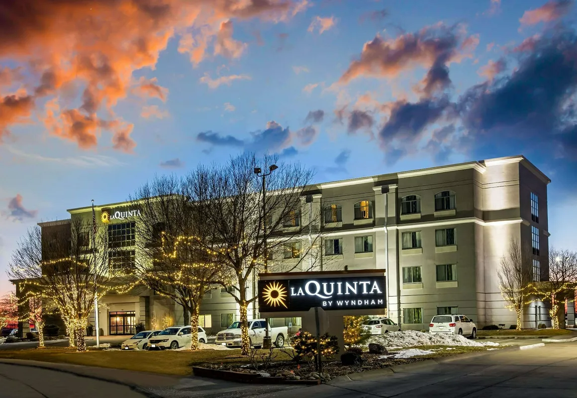 La Quinta Inn & Suites by Wyndham Kearney hotel hero