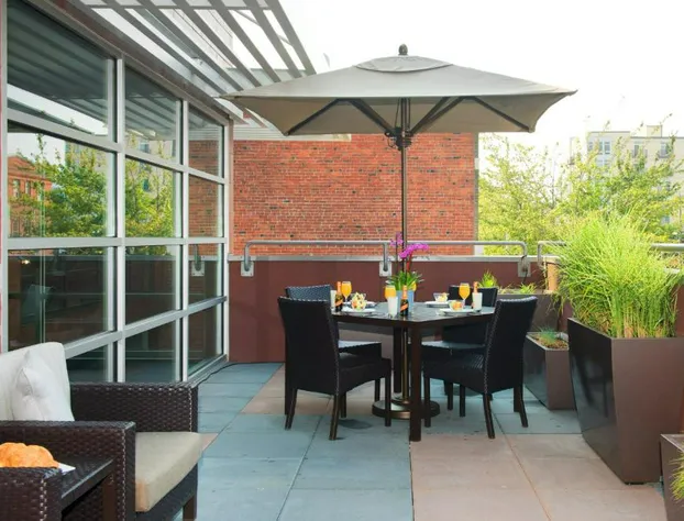 Courtyard by Marriott Seattle Everett Downtown hotel detail image 2