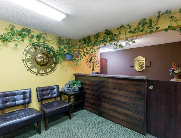 Super 8 by Wyndham Perry IA hotel detail image 3