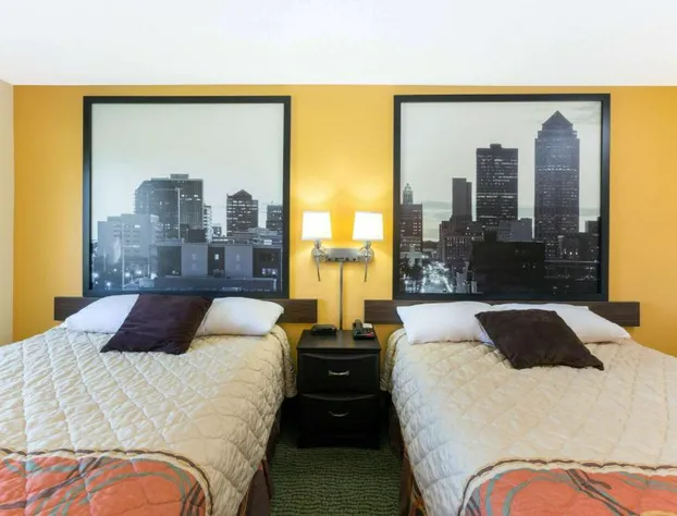 Super 8 by Wyndham Perry IA hotel detail image 4