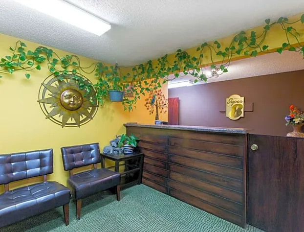 Super 8 by Wyndham Perry IA hotel detail image 2