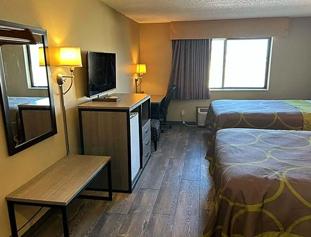 Super 8 by Wyndham Perry IA hotel detail image 3