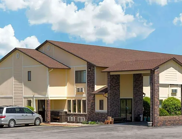 Super 8 by Wyndham Perry IA hotel detail image 1