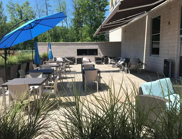 Courtyard by Marriott Montreal West Island/Baie D'Urfe hotel detail image 1