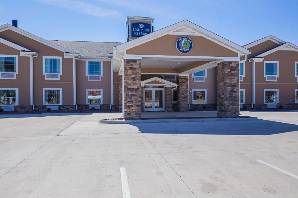 Cobblestone Inn & Suites - Altamont hotel hero