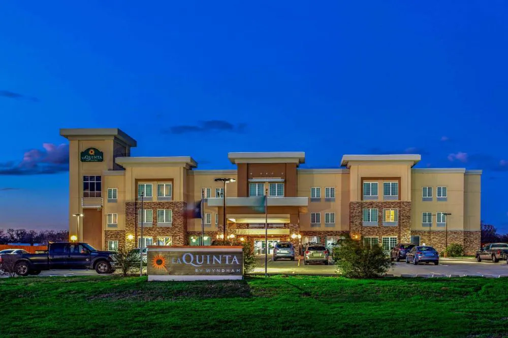 La Quinta Inn & Suites by Wyndham Luling hotel hero