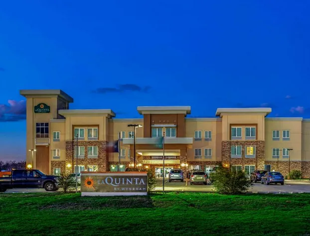 La Quinta Inn & Suites by Wyndham Luling hotel detail image 2
