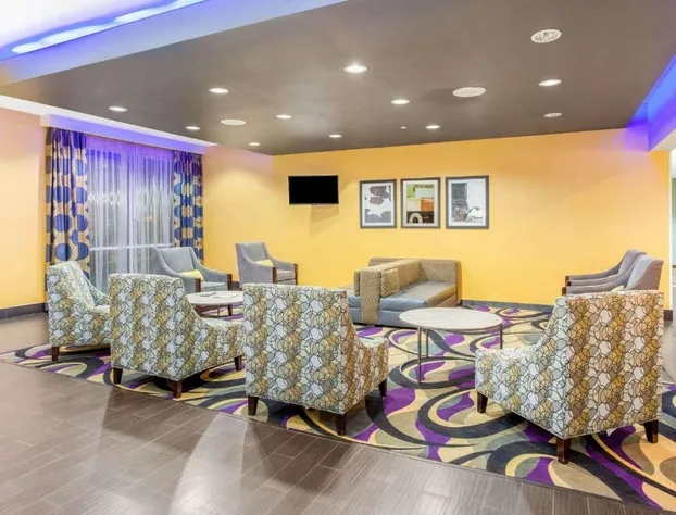 La Quinta Inn & Suites by Wyndham Luling hotel detail image 4