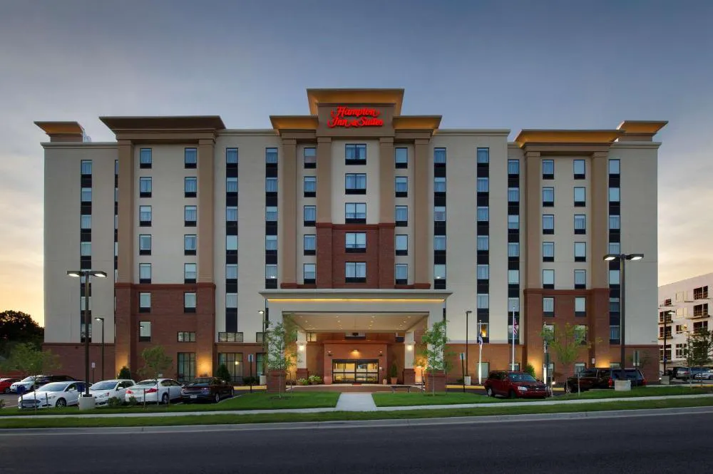 Hampton Inn & Suites Falls Church hotel hero