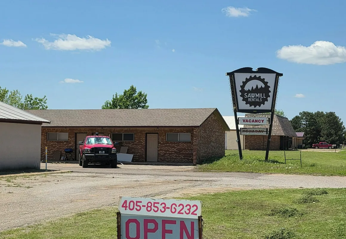 Sawmill Lodges Motel hotel hero