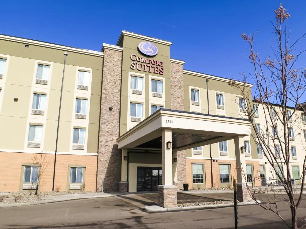 Comfort Suites Regina hotel hero