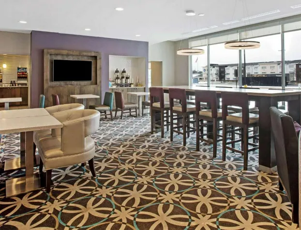 La Quinta Inn & Suites by Wyndham York hotel detail image 4